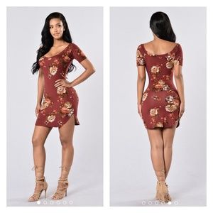 ❣ Fashion Nova Tamy Dress in Burgundy ❣
